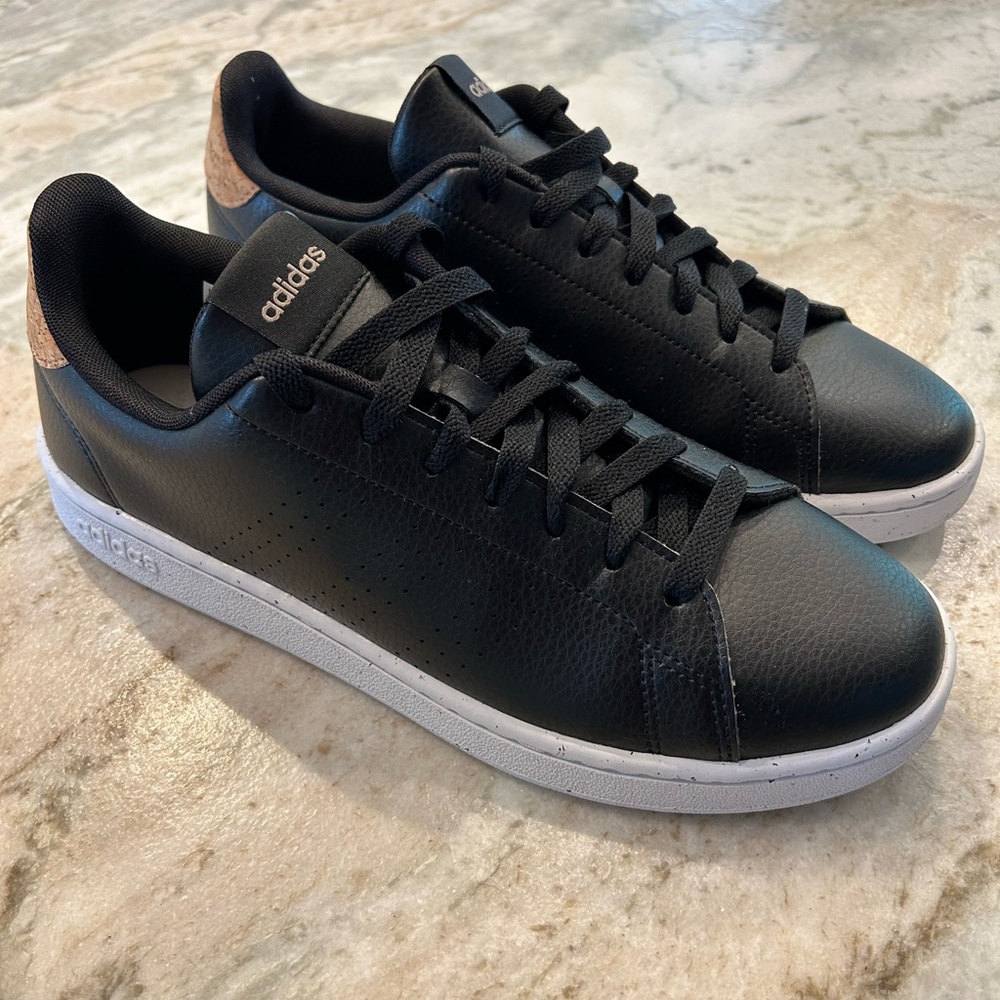 Adidas Advantage Sneakers size 9